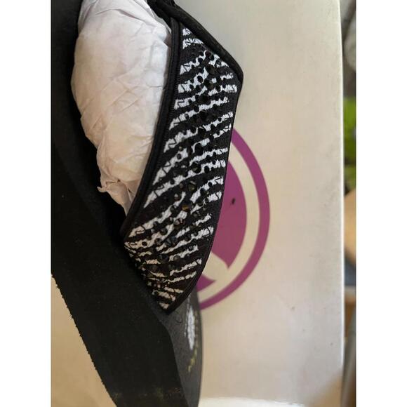 YELLOW BOX Zebra Cairo embleshed Flops Size 9.5 - Picture 5 of 6